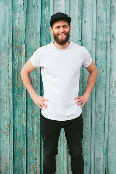 Hipster Guapo Modelo Masculino Con Barba Vistiendo Camiseta Blanca Blanco — Foto de Stock