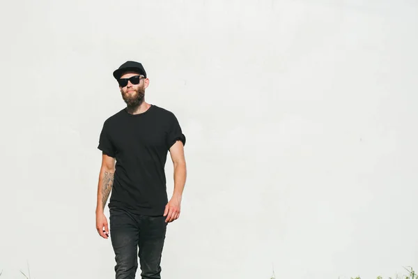 Hipster Knappe Mannelijke Model Met Baard Dragen Zwart Leeg Shirt — Stockfoto