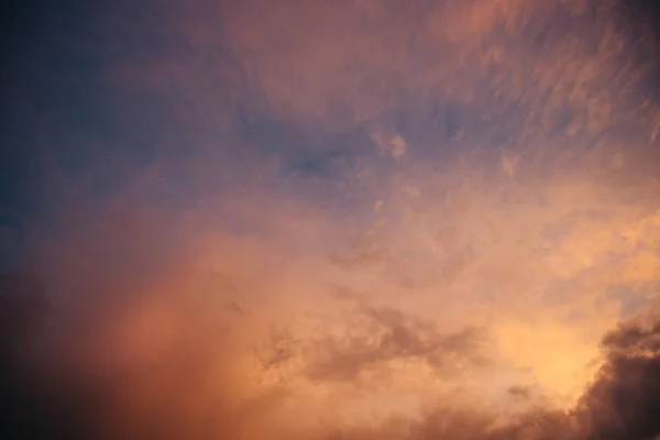 Bunte Dramatische Himmel Hintergrund — Stockfoto