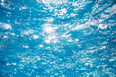 okyanusta derin su kabarcıkları