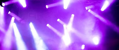 Bir konserin sahne ışığı