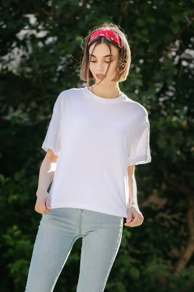 Mulher Menina Vestindo Shirt Branca Branco Com Espaço Para Seu — Fotografia de Stock