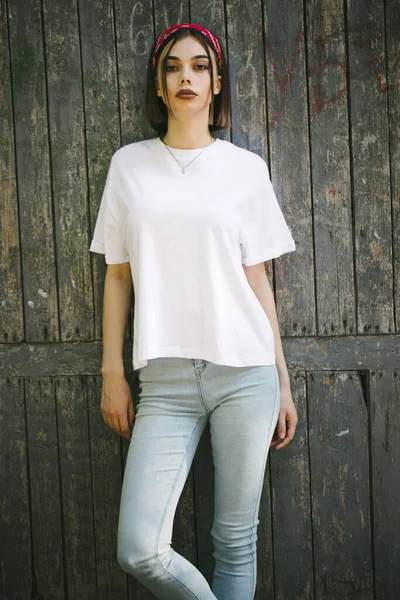 Mujer Niña Con Camiseta Blanca Blanco Con Espacio Para Logotipo —  Fotos de Stock