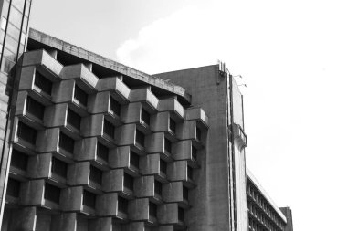 Krakow, Polonya 'da terk edilmiş eski bir otel. Son komünizmin inanılmaz modernist binası 