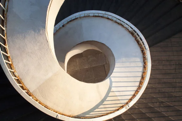 Färgglada Spiraltrappor Abstrakta Runda Trappsteg Nära Gdanski Bron Warszawa Polen — Stockfoto