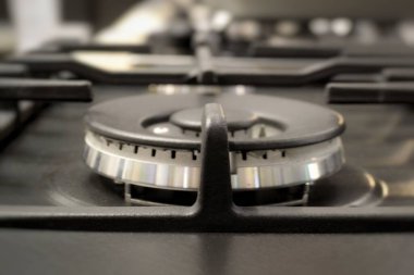 Gaz ocağındaki modern metal gaz ocağı.