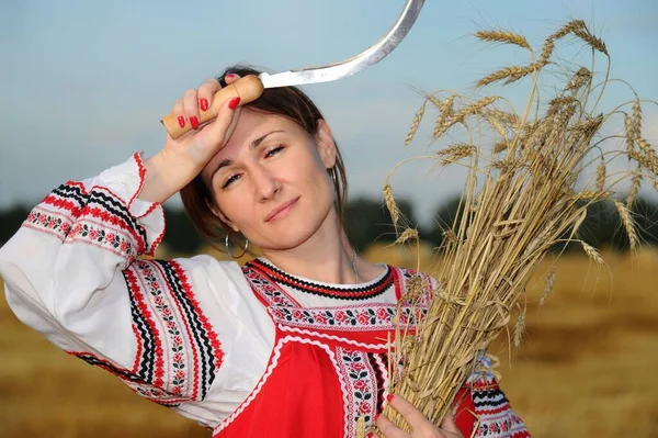 Peasant Girl National Costume White Shirt Red Sundress Field Harvest — Stock Photo, Image