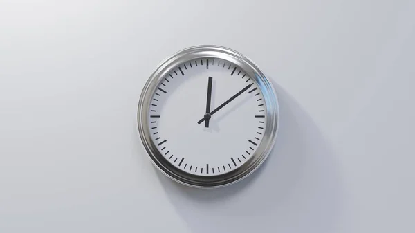 Reloj Cromado Brillante Una Pared Blanca Las Doce Nueve Hora — Foto de Stock