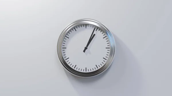 Relógio Cromado Brilhante Numa Parede Branca Quatro Uma Tempo — Fotografia de Stock