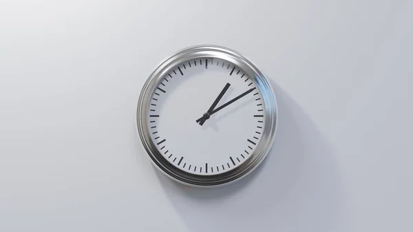 Reloj Cromado Brillante Una Pared Blanca Las Diez Una Hora —  Fotos de Stock