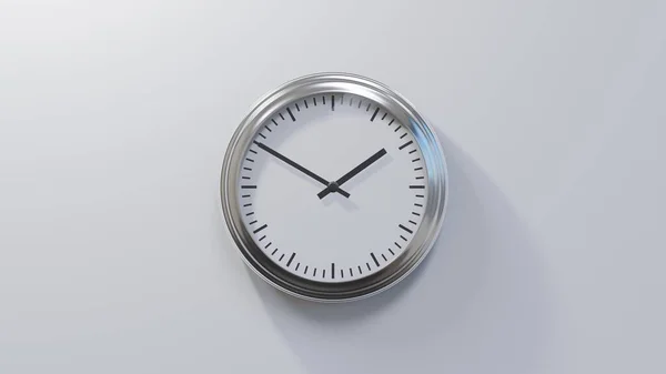 Relógio Cromado Brilhante Numa Parede Branca Dez Duas Tempo — Fotografia de Stock