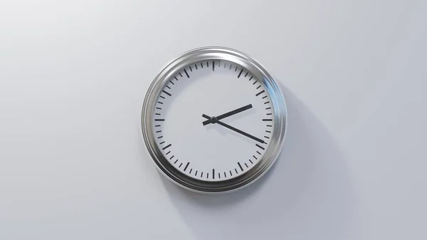 Horloge Chromée Brillante Sur Mur Blanc Deux Heures Dix Neuf — Photo