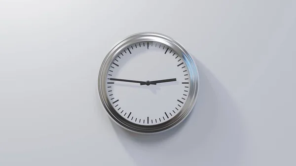 Horloge Chromée Brillante Sur Mur Blanc Quarante Six Heures Deux — Photo