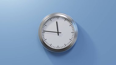 Saat 11 'i 46 geçe mavi bir duvardaki parlak krom saat. Saat 11: 46 ya da 23: 46.