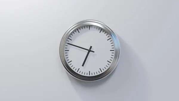 Błyszczący Chromowany Zegar Białej Ścianie Czterdzieści Osiem Szóstej Cały Czas — Zdjęcie stockowe