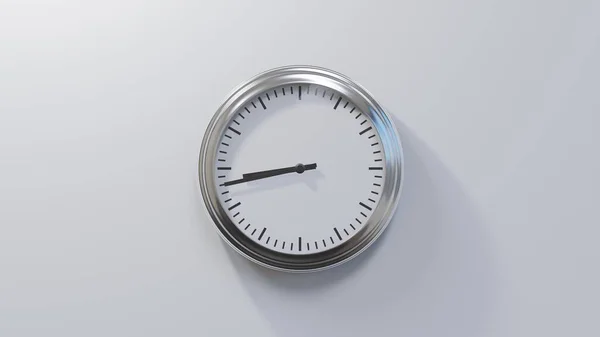 Błyszczący Chromowany Zegar Białej Ścianie Ósmej Cały Czas Lub — Zdjęcie stockowe