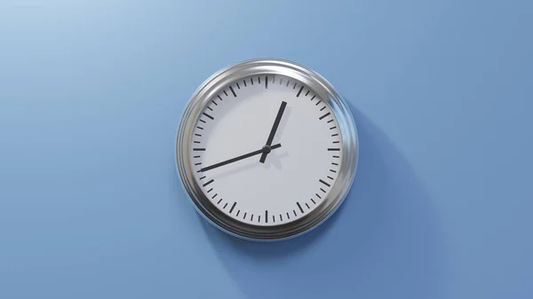 Chromglänzende Uhr Einer Blauen Wand Zweiundvierzig Nach Zwölf Ist Oder — Stockfoto