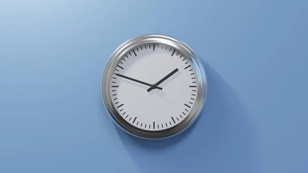 Chromglänzende Uhr Einer Blauen Wand Achtundvierzig Nach Eins Ist Oder — Stockfoto