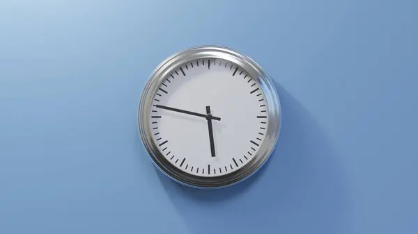 Horloge Chromée Brillante Sur Mur Bleu Quarante Sept Heures Cinq — Photo