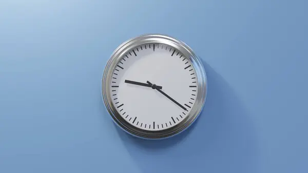 Chromglänzende Uhr Einer Blauen Wand Nach Neun Ist Oder Uhr — Stockfoto