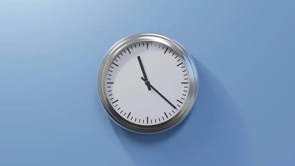 Reloj Cromado Brillante Una Pared Azul Las Once Veintidós Hora —  Fotos de Stock