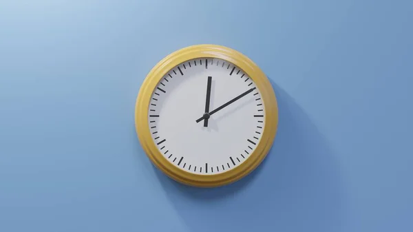 Reloj Naranja Brillante Una Pared Azul Las Doce Diez Hora — Foto de Stock