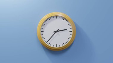 Saat ikiyi otuz yedi geçe mavi duvarda parlak turuncu bir saat. Saat 02: 37 ya da 14: 37.