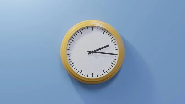Reloj Naranja Brillante Una Pared Azul Las Dos Dieciséis Hora — Foto de Stock