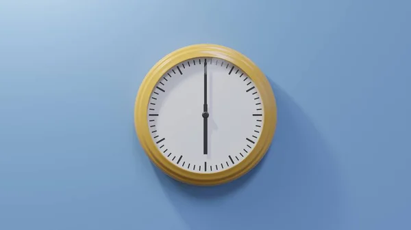 六点钟时 蓝色的墙上挂着光滑的橙色钟 时间是06 00或18 — 图库照片