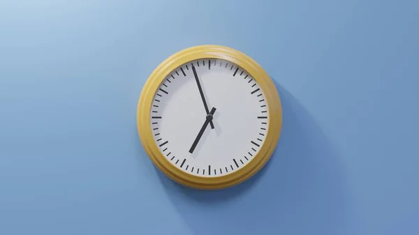 Reloj Naranja Brillante Una Pared Azul Las Seis Cincuenta Siete — Foto de Stock