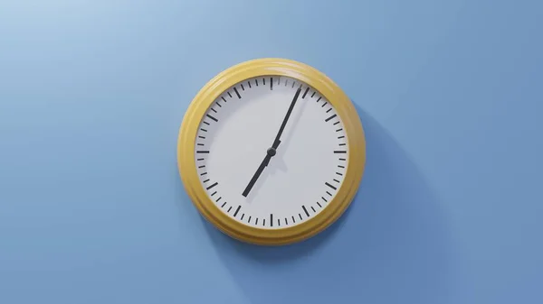 Relógio Laranja Brilhante Numa Parede Azul Sete Quatro Tempo — Fotografia de Stock