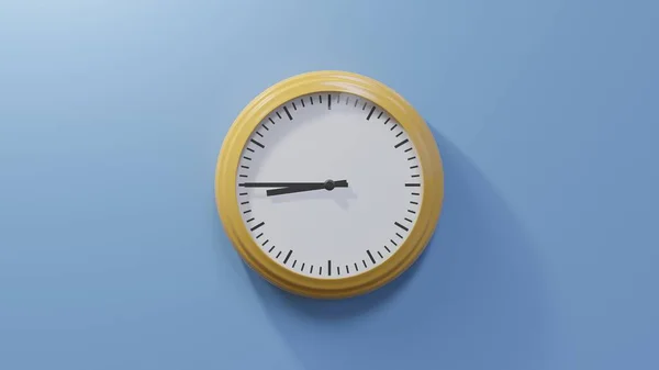 Relógio Laranja Brilhante Numa Parede Azul Nove Quarto Tempo — Fotografia de Stock