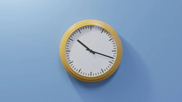 Reloj Naranja Brillante Una Pared Azul Las Diez Dieciocho Hora —  Fotos de Stock