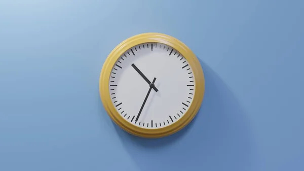 Reloj Naranja Brillante Una Pared Azul Las Diez Cuatro Hora — Foto de Stock