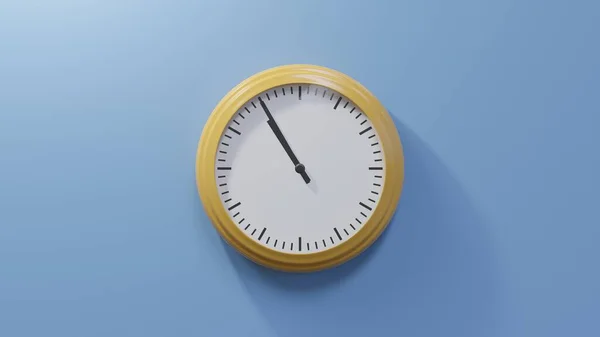 Relógio Laranja Brilhante Uma Parede Azul Cinco Onze Tempo — Fotografia de Stock