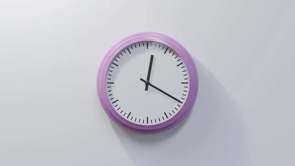 Glänzend Rosa Uhr Einer Weißen Wand Zwanzig Nach Zwölf Ist — Stockfoto