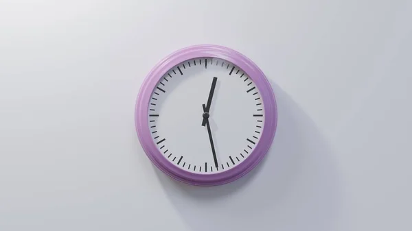 Glänzend Rosa Uhr Einer Weißen Wand Achtundzwanzig Nach Zwölf Ist — Stockfoto