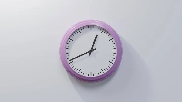 Relógio Rosa Brilhante Uma Parede Branca Quarenta Após Meio Dia — Fotografia de Stock