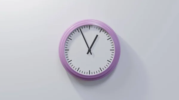 Saat Geçe Beyaz Bir Duvardaki Parlak Pembe Saat Saat — Stok fotoğraf