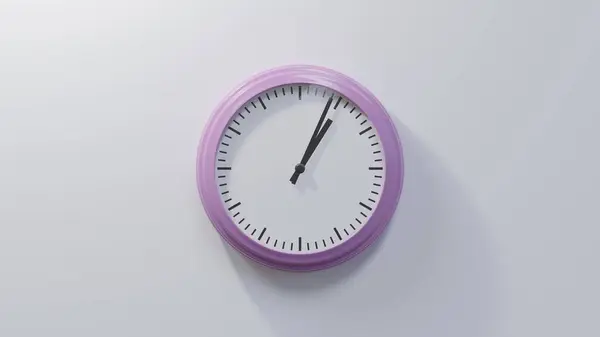 Relógio Rosa Brilhante Numa Parede Branca Quatro Meia Tempo — Fotografia de Stock