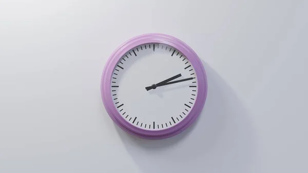 Reloj Rosa Brillante Una Pared Blanca Las Dos Trece Hora — Foto de Stock