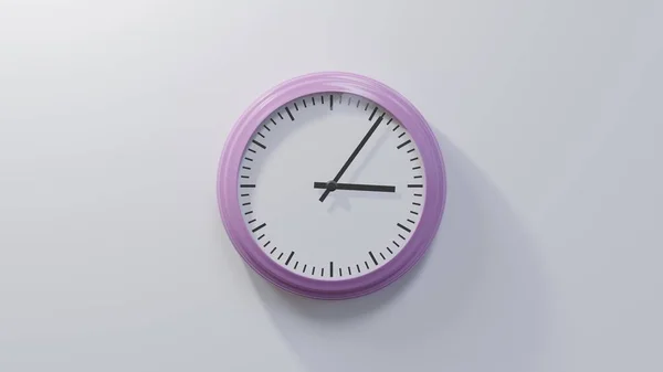 白墙上光滑的粉红时钟在六点半的时候时间是03 06或15 — 图库照片