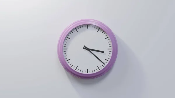 Glänzend Rosa Uhr Einer Weißen Wand Nach Drei Ist Oder — Stockfoto