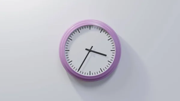 Glänzend Rosa Uhr Einer Weißen Wand Fünfunddreißig Nach Drei Ist — Stockfoto