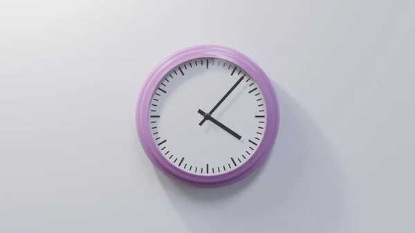 Glänzend Rosa Uhr Einer Weißen Wand Sieben Nach Vier Ist — Stockfoto