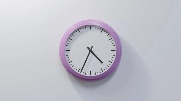 Glänzend Rosa Uhr Einer Weißen Wand Vierunddreißig Nach Vier Ist — Stockfoto