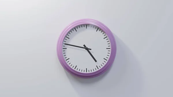 Glänzend Rosa Uhr Einer Weißen Wand Siebenundvierzig Nach Vier Ist — Stockfoto