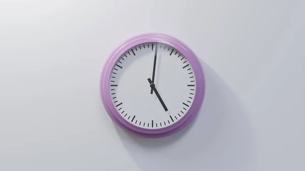 Glänzend Rosa Uhr Einer Weißen Wand Eins Nach Fünf Ist — Stockfoto