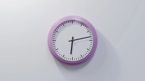 Reloj Rosa Brillante Una Pared Blanca Las Seis Trece Hora — Foto de Stock