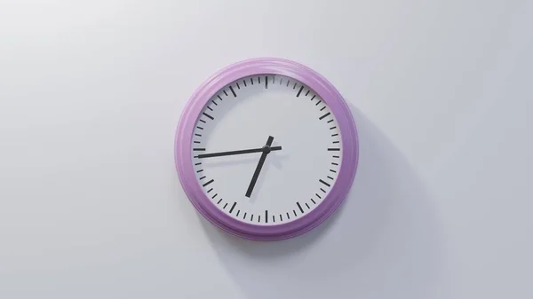 Glänzend Rosa Uhr Einer Weißen Wand Vierundvierzig Nach Sechs Ist — Stockfoto